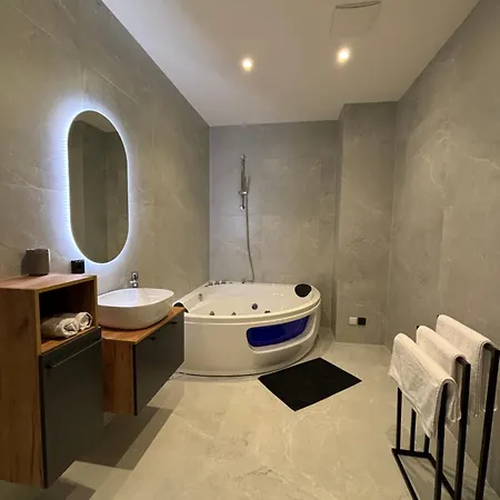 Apartment Luxus Mit Whirlpool In *