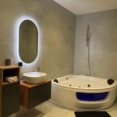 Luxus Mit Whirlpool In キール