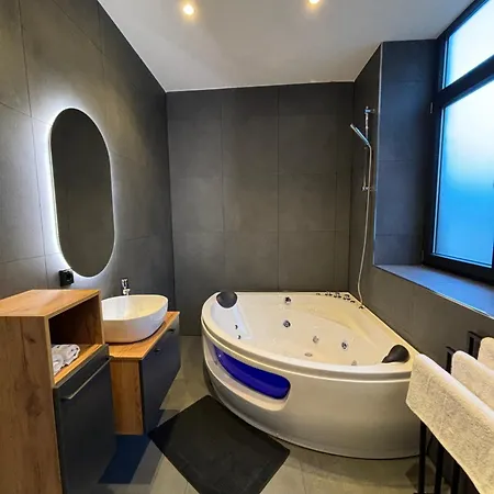 Schwentine Mit Privatem Whirlpool In